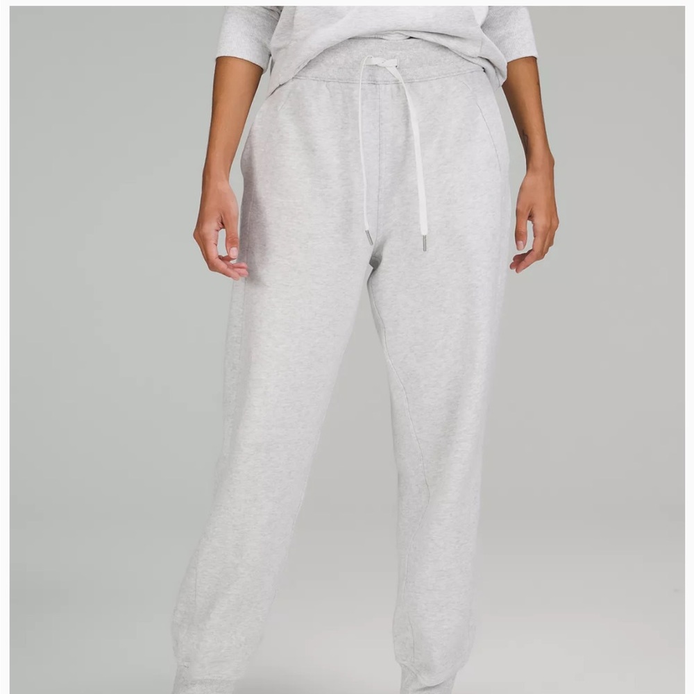 Lululemon Scuba High-Rise Relaxed Jogger
Full Length